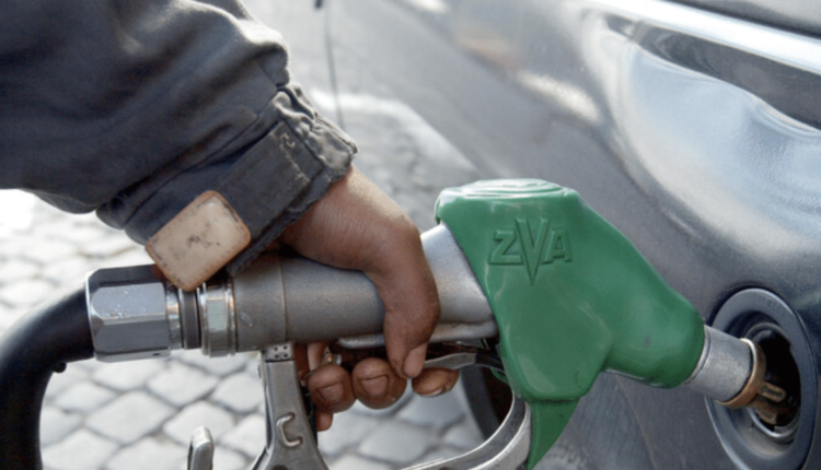 Benzina ai massimi da sei mesi al self è a 1,911 euro