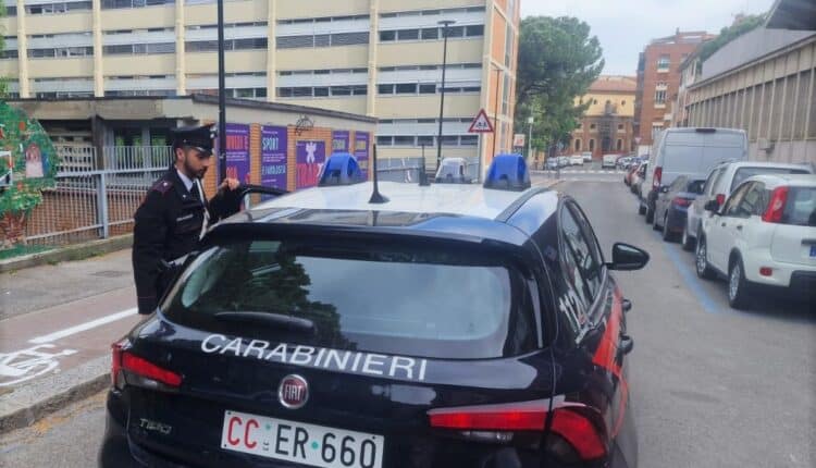 Bologna: servizi antidroga davanti alle scuole hanno portato all'arresto di un 55enne tunisino.