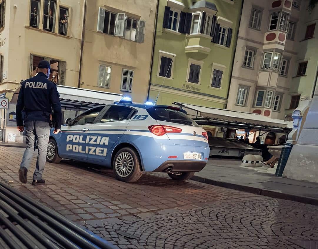 Bolzano: profumi e deodoranti rubati in cambio di droga, Polizia denuncia 33enne pregiudicato.