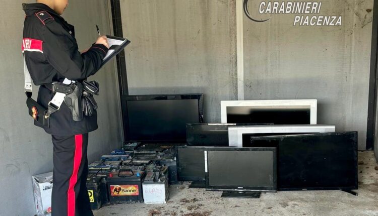 Bettola (PC): sorpresi a rubare all’isola ecologica, 2 arrestati