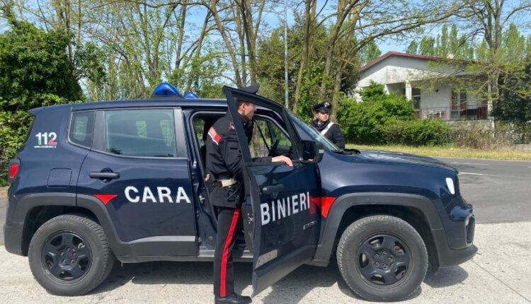 Porto Garibaldi, Ferrara: maltratta per anni la compagna davanti ai figli minorenni, 48enne allontanato dalla casa familiare.