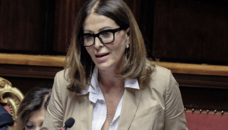 Camera, respinta la mozione di sfiducia contro Santanchè