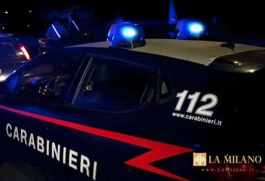 Firenze, aggredisce la compagna a pugni e tenta di strangolarla: arrestato un 44enne.