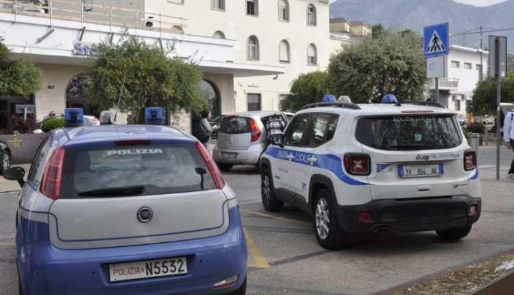 Formia, servizio straordinario della Polizia di Stato e Polizia Locale: 15 verbali, sequestrate 2 autovetture e 7 motocicli