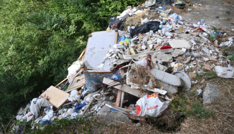 Reggio Calabria: rifiuti ospedalieri abbandonati, il sindaco ordina rimozione, smaltimento e ripristino dei luoghi