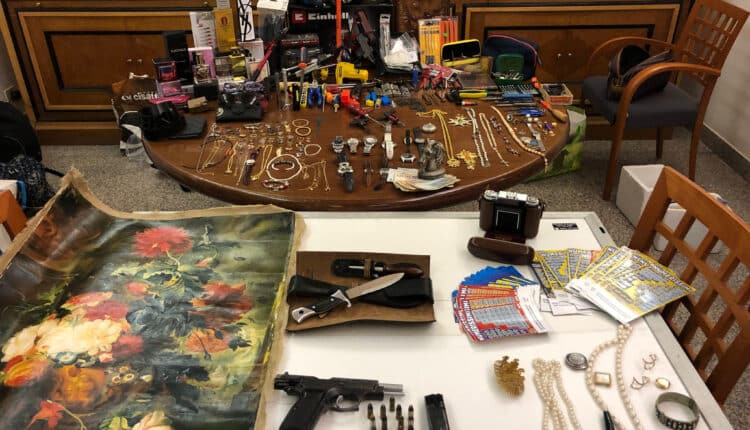 Roma. Un 42enne di origine georgiana è stato arrestato per detenzione illegale di arma comune da sparo.