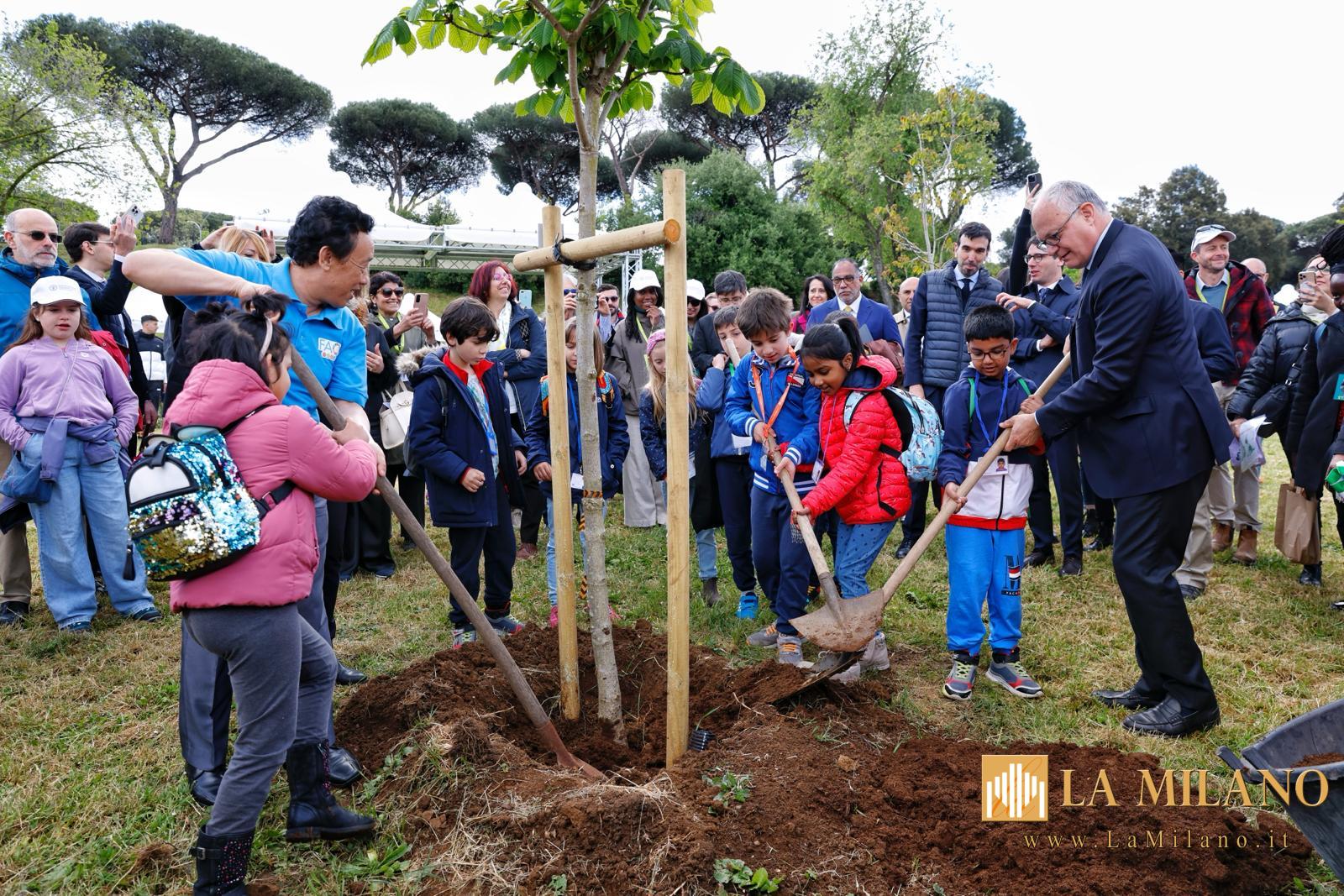 Roma. Inaugurata la messa a dimora di 80 alberature a Villa Pamphilj nell'ambito del progetto di forestazione di FAO a Roma Capitale "biblioteca mondiale degli alberi e dei fiori".