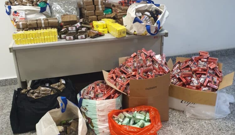 Sorpreso con oltre 350 kg di droga: arrestato 20enne perché indiziato di detenzione ai fini di spaccio di sostanze stupefacenti.