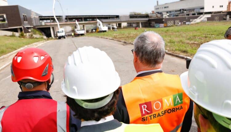 Roma. Iniziata la demolizione dell'ex centro direzionale Alitalia di Muratella.