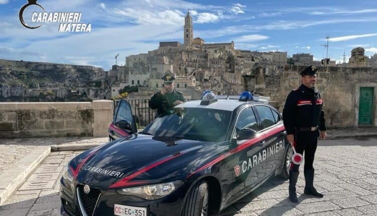Matera. Minacce ai genitori per estorcere denaro: 43enne arrestato dai Carabinieri.