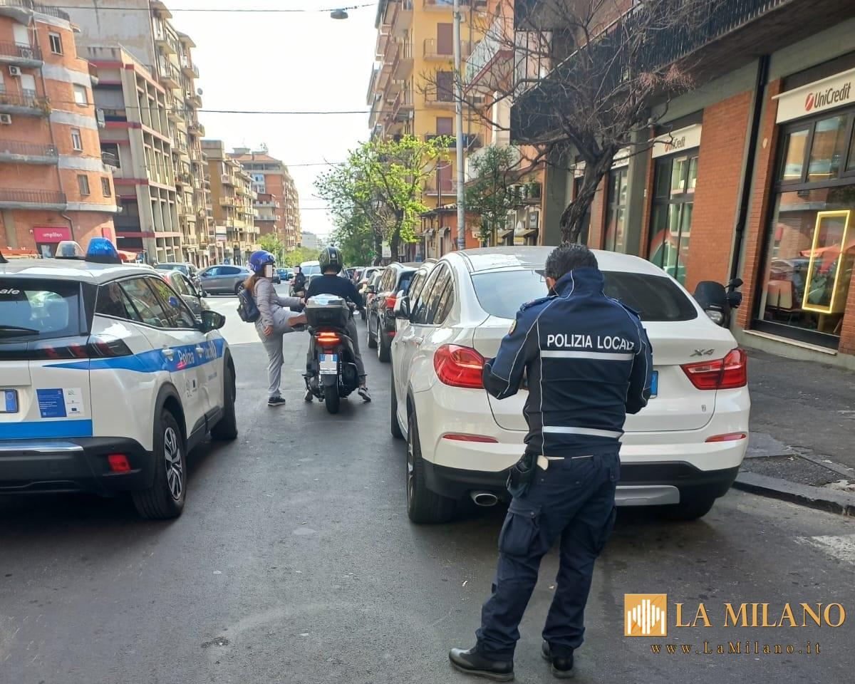 Catania, controlli della Polizia Locale: oltre 300 verbali di violazione del Codice della Strada e vendite abusive