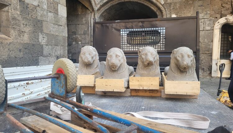 Napoli, I leoni della Fontana degli Incanti rinvenuti nelle segrete del Maschio Angioino: recuperati ed avviati al restauro