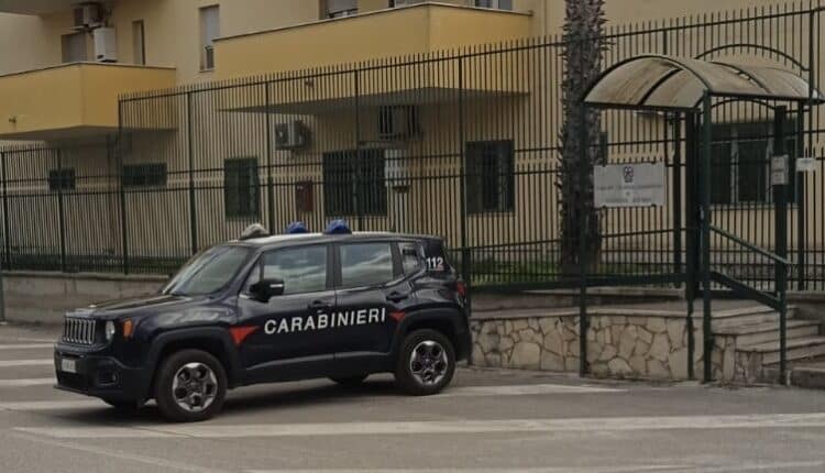 Gricignano di Aversa: ripreso dalle telecamere mentre forza una lavanderia self service.