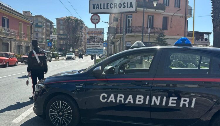 Vallecrosia, Imperia: uno straniero trovato alla guida con documenti falsi e un altro con quattordici dosi di cocaina, altri due arresti dei Carabinieri.