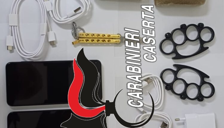 Vitulazio, forzano un posto di controllo e gettano dal finestrino stupefacente durante la fuga: sequestrati hashish e cocaina