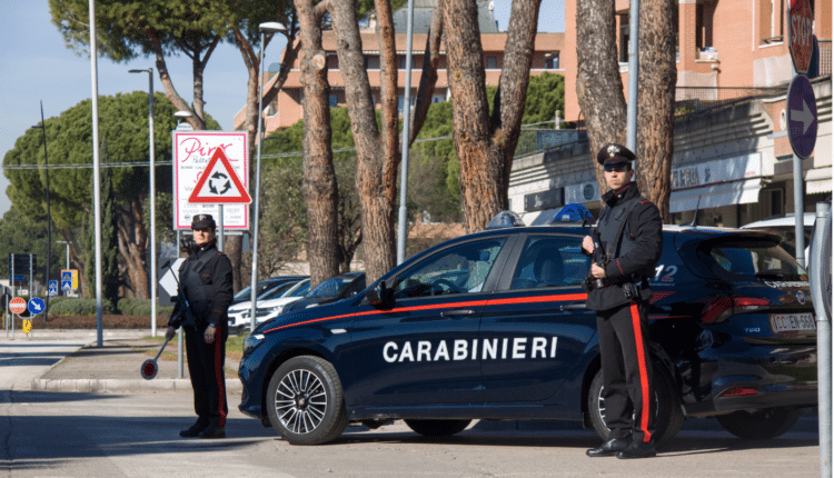 Bastia Umbra, porto abusivo di armi e tentata truffa: denunciati un uomo e due donne dai Carabinieri
