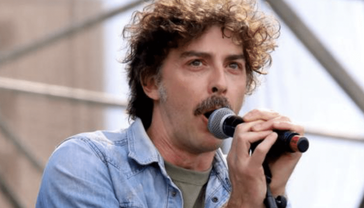 La Russa a testa in giù con Mussolini, il post shock dell attore Michele Riondino