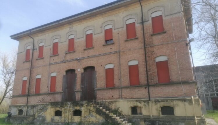Modena. All'asta l'edificio delle ex Scuole elementari di Marzaglia: aperte le offerte.