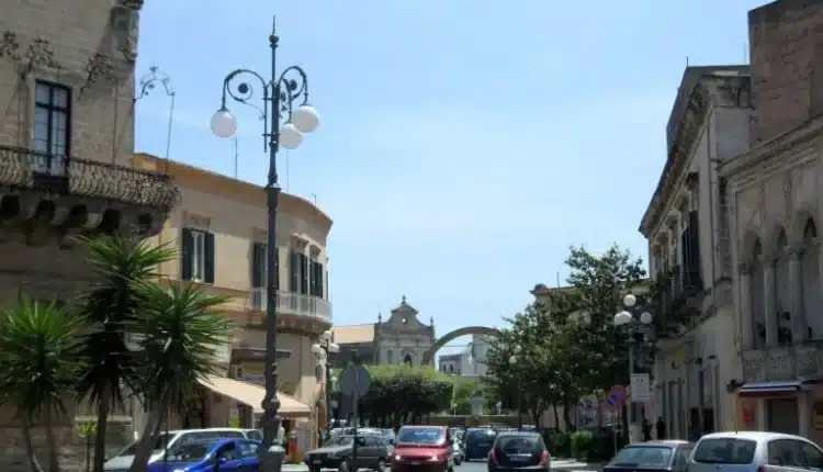 Manduria, lite tra ragazzi alla fermata del bus: la Polizia di Stato individua e denuncia il giovane autore