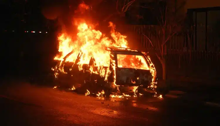 Mantova: perseguita il compagno dell’ex fidanzata, dai messaggi minatori al rogo dell’auto.