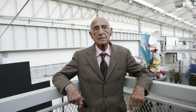 Milano è memoria, in Piazzale Lavater una targa ricorda Gillo Dorfles e Guido Lopez.