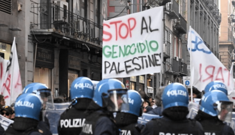 Napoli, protesta contro la Nato scontri tra manifestanti e Polizia