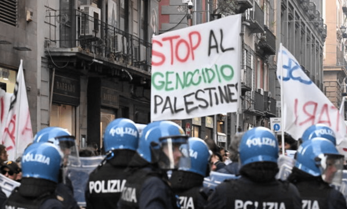 Napoli, protesta contro la Nato scontri tra manifestanti e Polizia