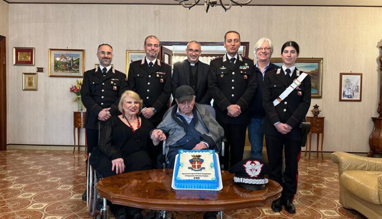 Palermo: i Carabinieri hanno festeggiato il Brigadiere che compie 105 anni.