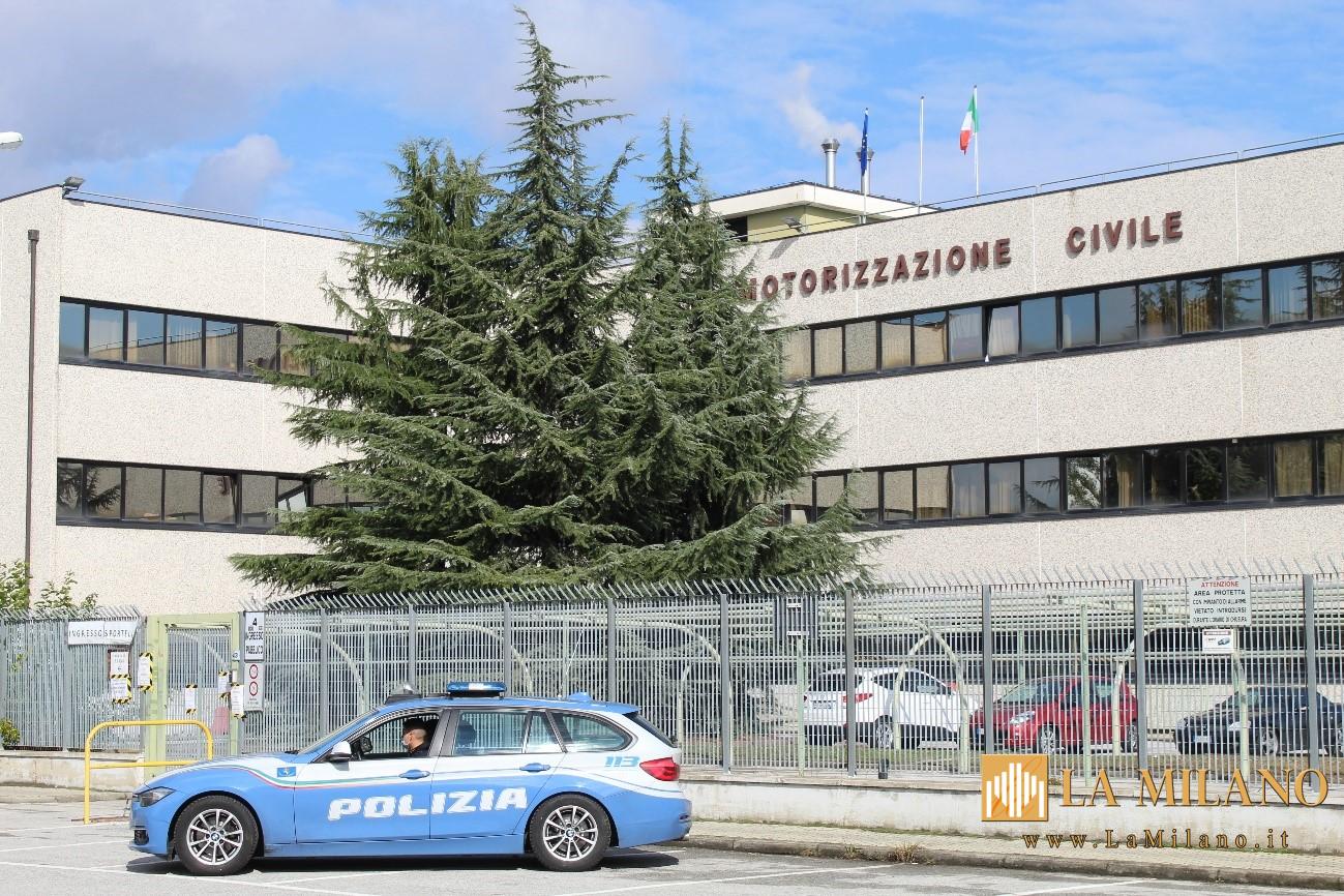 Torino, 5 persone denunciate dalla Polizia Stradale: all'esame di guida ricevono suggerimenti tramite apparecchi elettronici