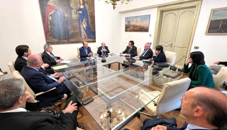 Rifiuti, incontro tra Regione e Anci Sicilia sui costi per i Comuni.