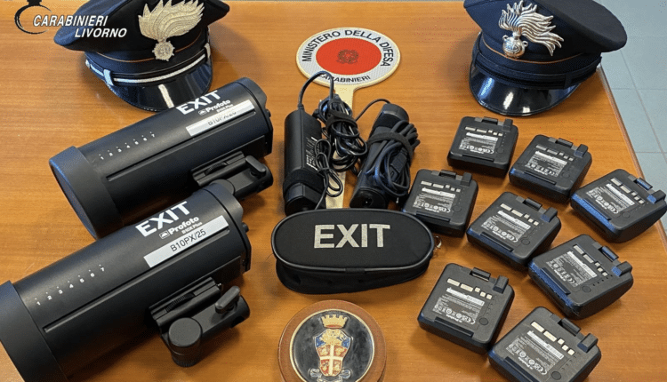 Rosignano Marittimo. Denunciati un uomo e una donna per furto di apparecchiatura radio e fotografica. 