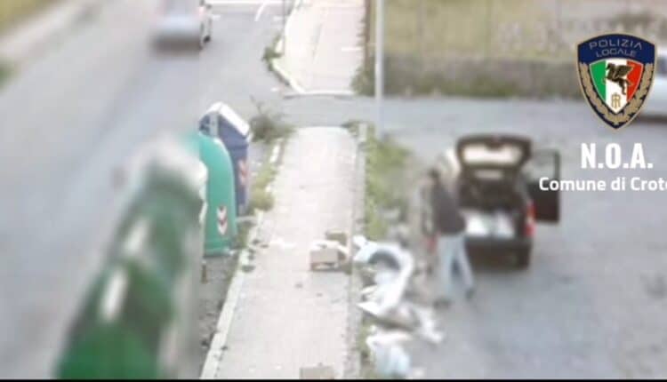 Crotone. Fototrappole per contrastare l'abbandono indiscriminato di ingombranti: scattano le sanzioni.