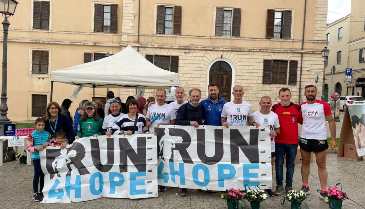 Toscana: l'arma dei Carabinieri partecipa all'edizione 2024 della "Run4hope" a sostegno della ricerca sul cancro, la partenza è stata Firenze.