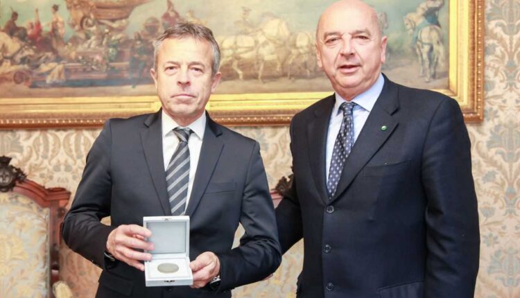 Trieste: Meritato sigillo trecentesco a Guido Barbazza, già Presidente e AD di Wartsila Italia.