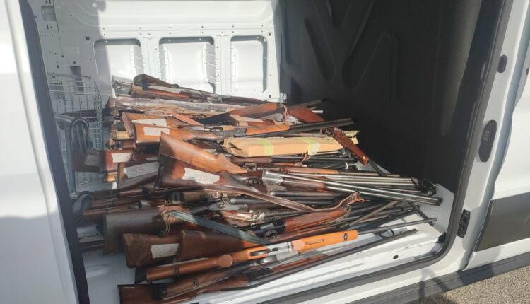 Vicenza: la Questura distrugge 112 fucili e 30 pistole.