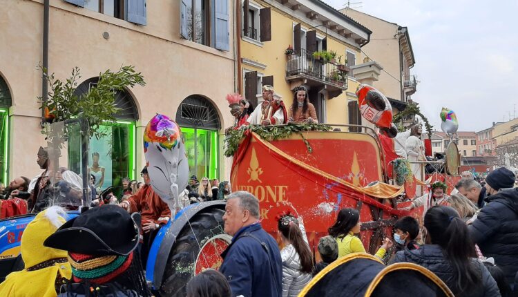Verona. Domenica 28 aprile si è tenuta la sfilata del 494° Carnevale di Verona.
