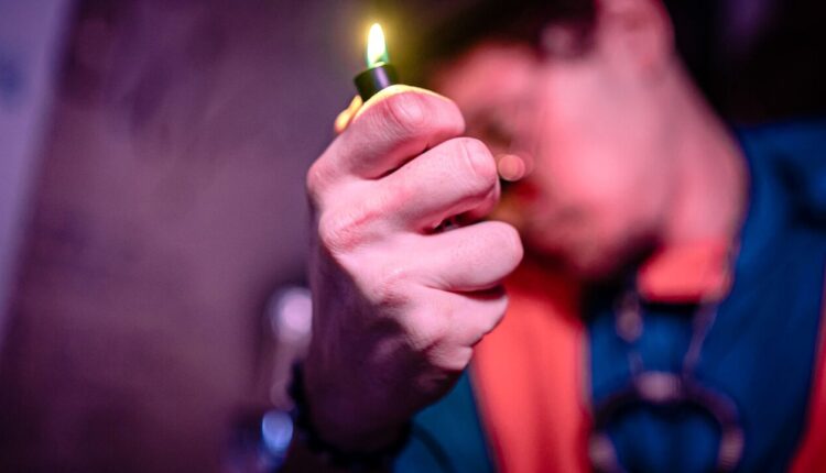 Genova, sorpreso a vendere accendini con a carico un Ordine di Carcerazione