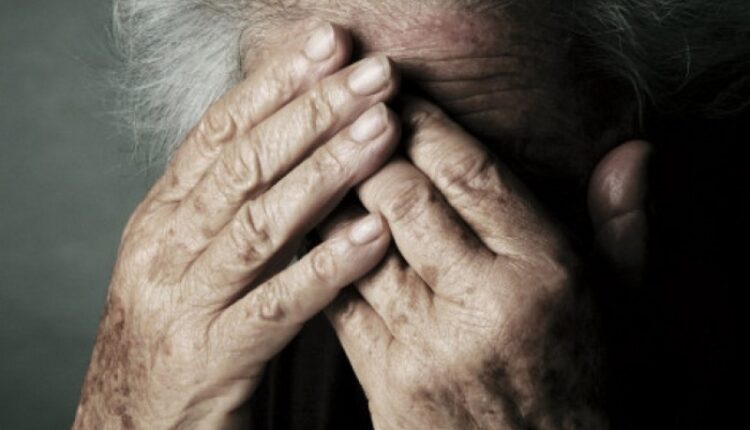 Vicenza. Chiede l'elemosina per poi colpire in testa con un bastone un'anziana signora all'uscita del supermercato. Arrestato marocchino 28enne.