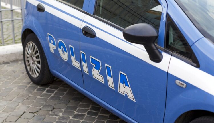 Genova: estorce soldi per poi giocarli al bingo, arrestato
