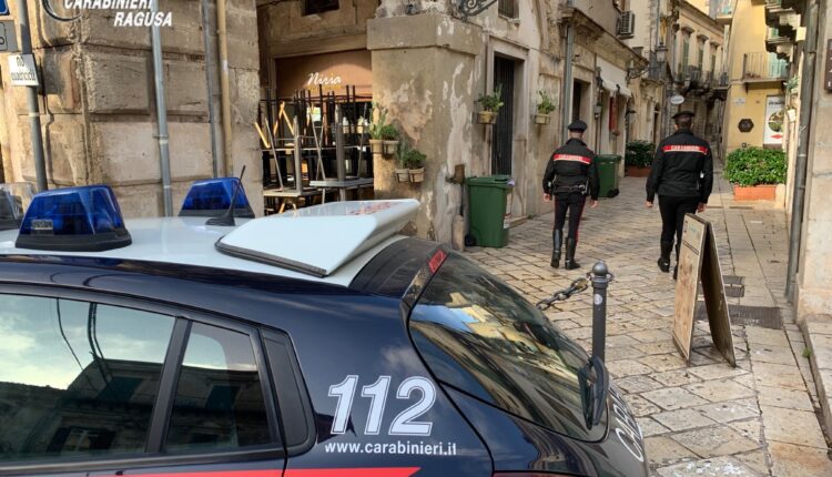 Modica (RG), evade dai domiciliari nonstante il braccialetto. Arrestato 23enne dai Carabinieri.