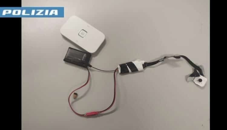 Como: tenta di usare un auricolare bluetooth al test della patente, 49enne denunciato