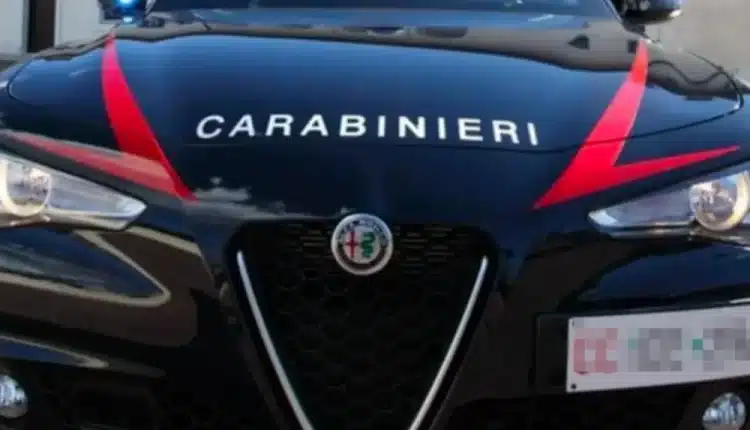 Somma Vesuviana, Napoli: un 19enne e un 17enne sono stati sorpresi con 21 dosi di cocaina. Arrestato il 19enne e il minore riaffidato ai genitori.