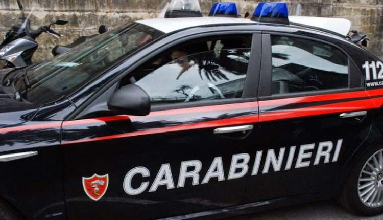 Potenza, sequestrate droga e armi bianche: due denunce ed una segnalazione dai Carabinieri