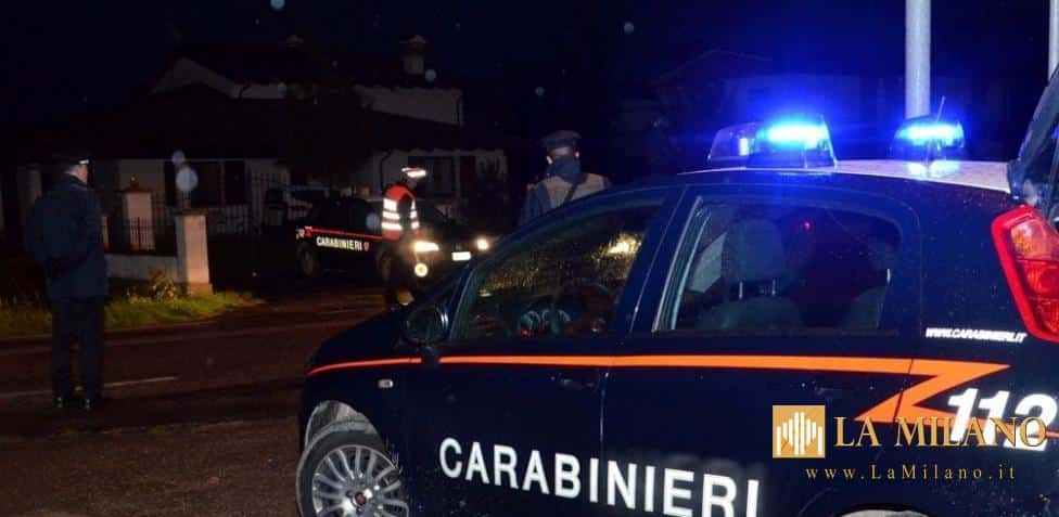 Napoli: cocaina tra i denti e nel reggiseno, coppia in moto e poi in manette. Il bilancio dei controlli dei Carabinieri: 2 arresti per spaccio e 2 denunce per porto abusivo di arma bianca.