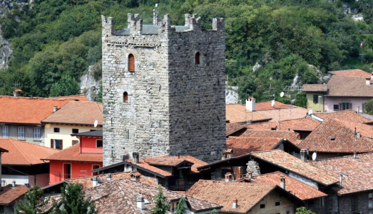 Milano. Sottoscrizione Accordo di collaborazione tra Regione Lombardia e l'Unione degli Antichi Borghi di Valle Camonica.