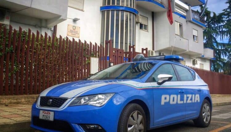 Corigliano-Rossano. Arrestato 38enne: aggredisce la madre con schiaffi e pugni e minaccia i Poliziotti.