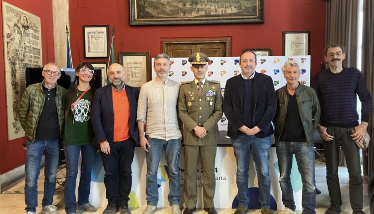 Pesaro. Inaugurazione sabato 20 aprile del "Il Bosco che cammina": installazione di 100 alberi e arbusti in piazza del Popolo.
