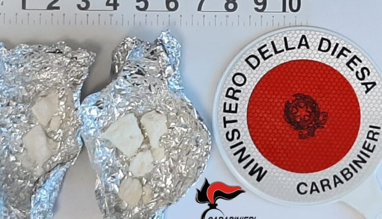 Alcamo, Trapani. Fermati in auto con 26 grammi di crack: un arresto e una denuncia per detenzione ai fini di spaccio di sostanze stupefacenti.