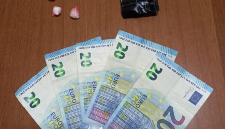 Napoli, sorpreso un 31enne pregiudicato con dosi di cocaina: arrestato dalla Polizia di Stato