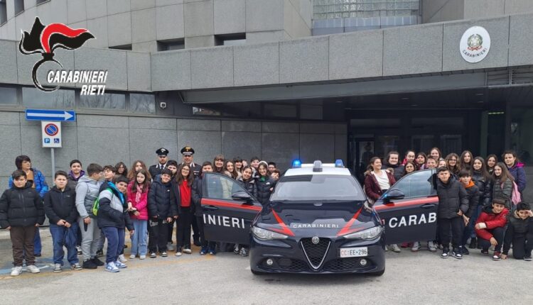 Contigliano – Greccio (Rieti). Gli alunni della 'Scuola Antonio Malfatti' visitano il comando provinciale e vivono "un giorno da carabiniere".